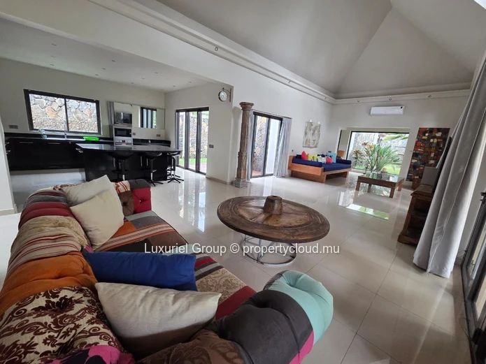 Exceptional Villa In The Heart Of A Secure Estate