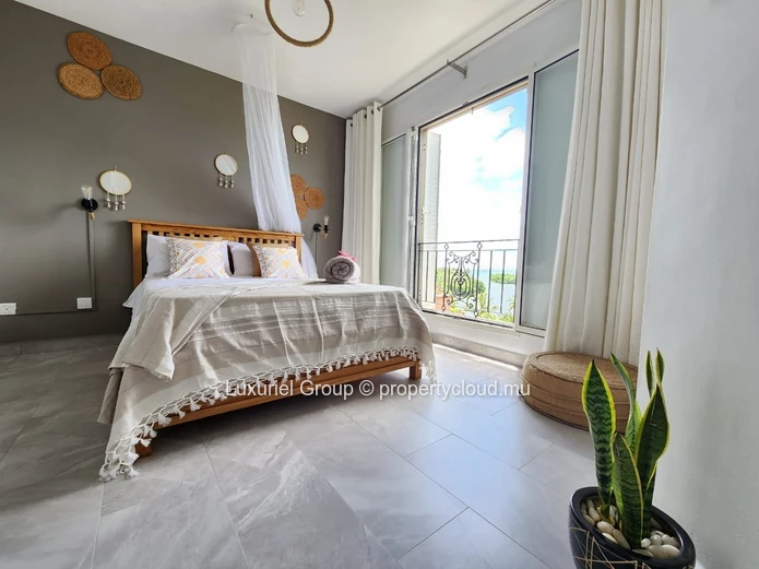 Waterfront Luxury – 2BR En-Suite in Baie du Tombeau