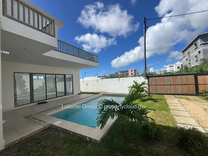 New Build Villa in Péreybère with En-Suite Bedrooms 