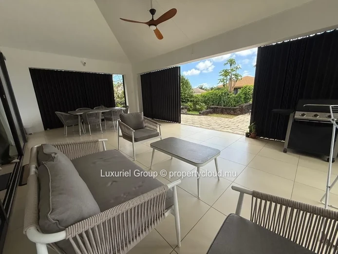 High-End Villa With Ensuite Bedrooms & Tropical Garden