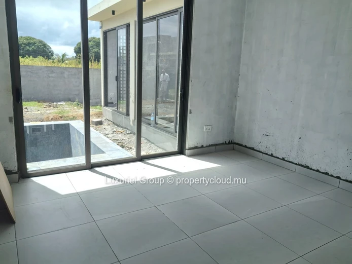 Brand-New Contemporary Home with Pool in Pereybere