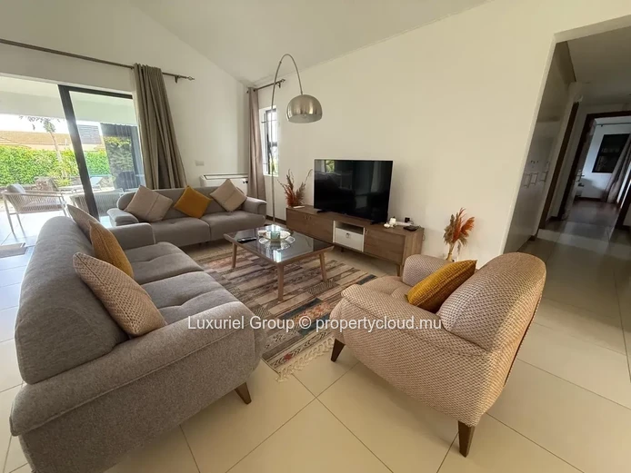 High-End Villa With Ensuite Bedrooms & Tropical Garden