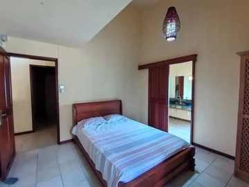 5 Bedroom Villa