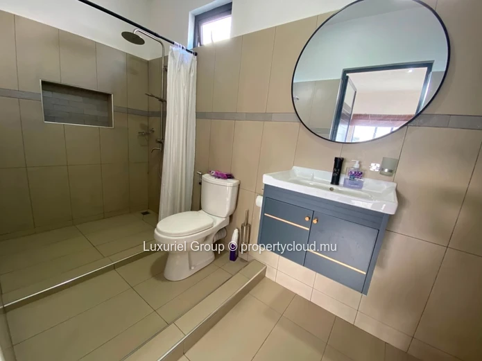 Elegant 3 En-Suite Bedroom Villa with Private Pool